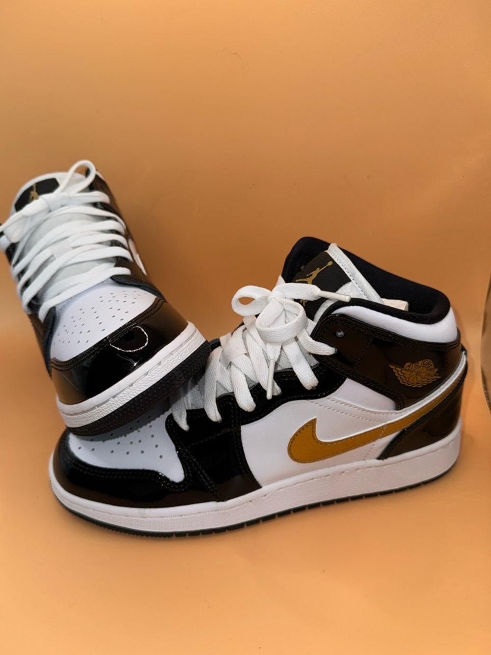 Nike Air Jordan 1 Mid SE Black Gold Patent Women’s 7 (5.5Y) Worn Once - Picture 8 of 16